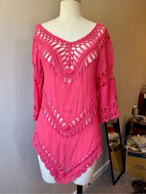 Vivid Importers Pink Crochet V-Neck Tunic Top- Medium